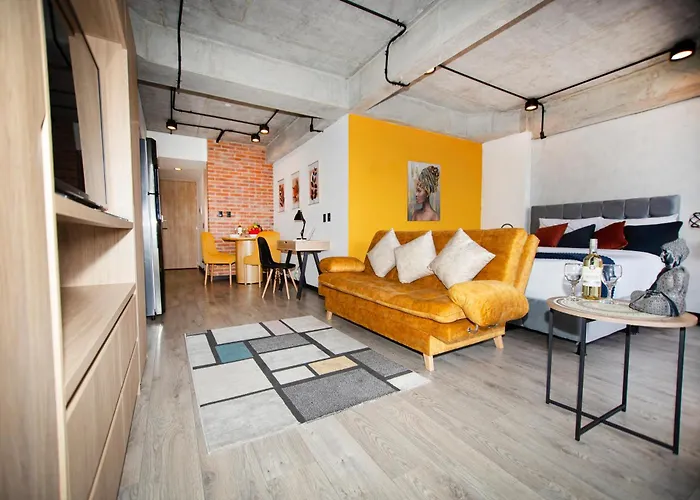 Skyline Suites - Elegant Living With Coworking & Scenic Views