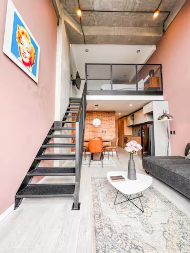 Apartment Skyline - Elegant Living With Coworking & Scenic Views *