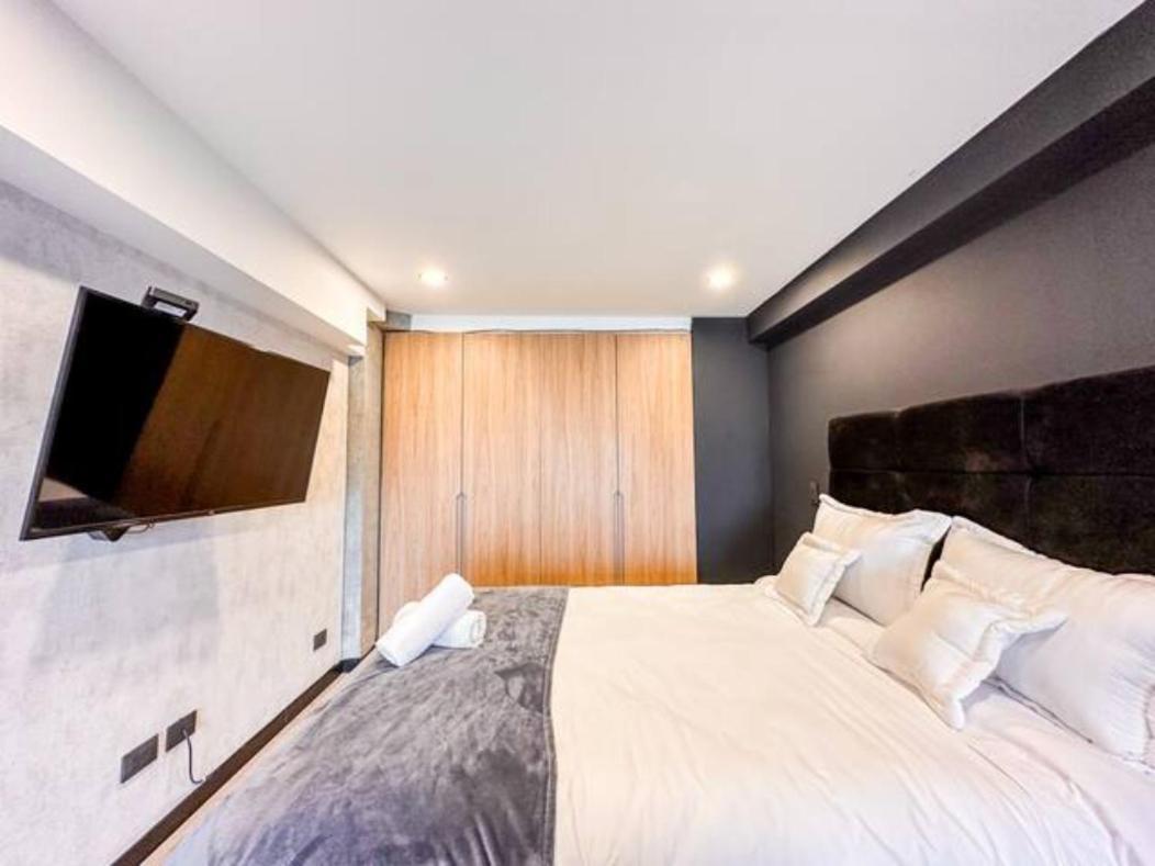 Skyline - Elegant Living With Coworking & Scenic Views Apartment