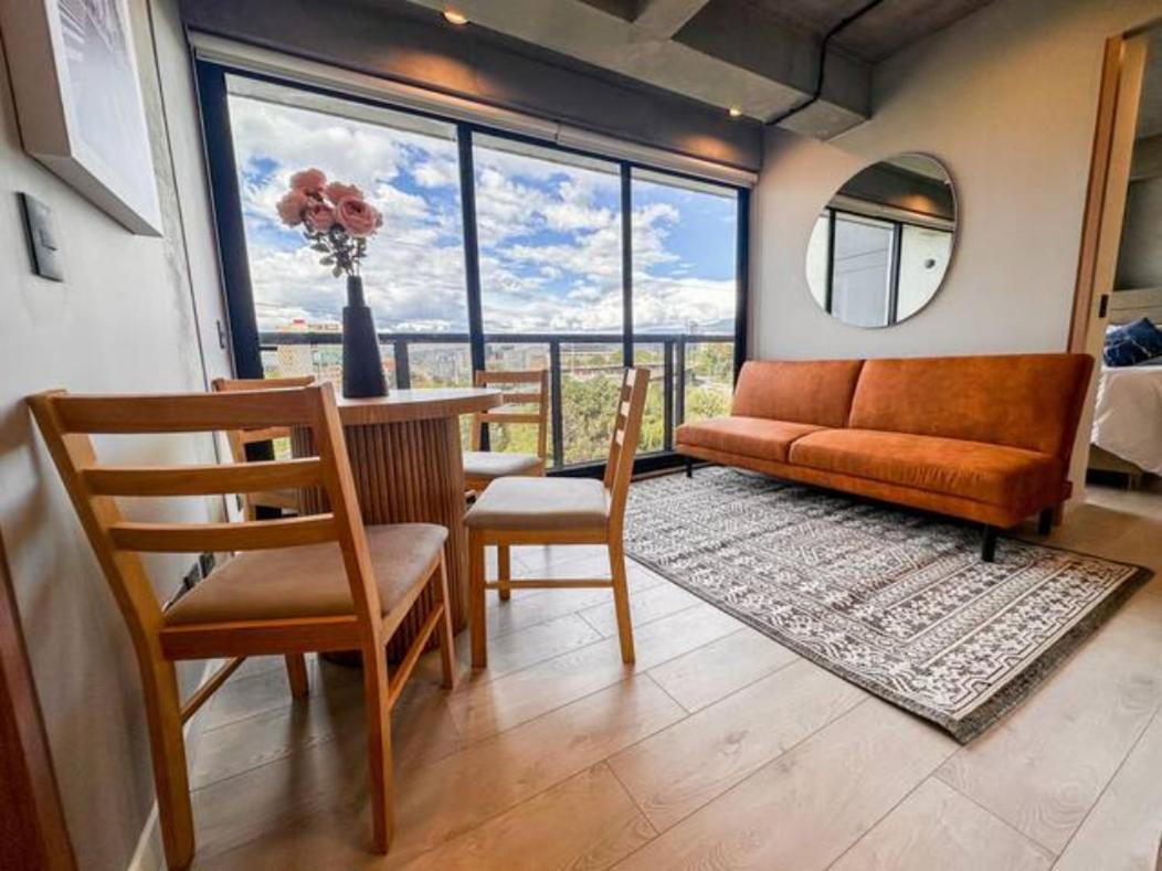 Skyline - Elegant Living With Coworking & Scenic Views Apartment *