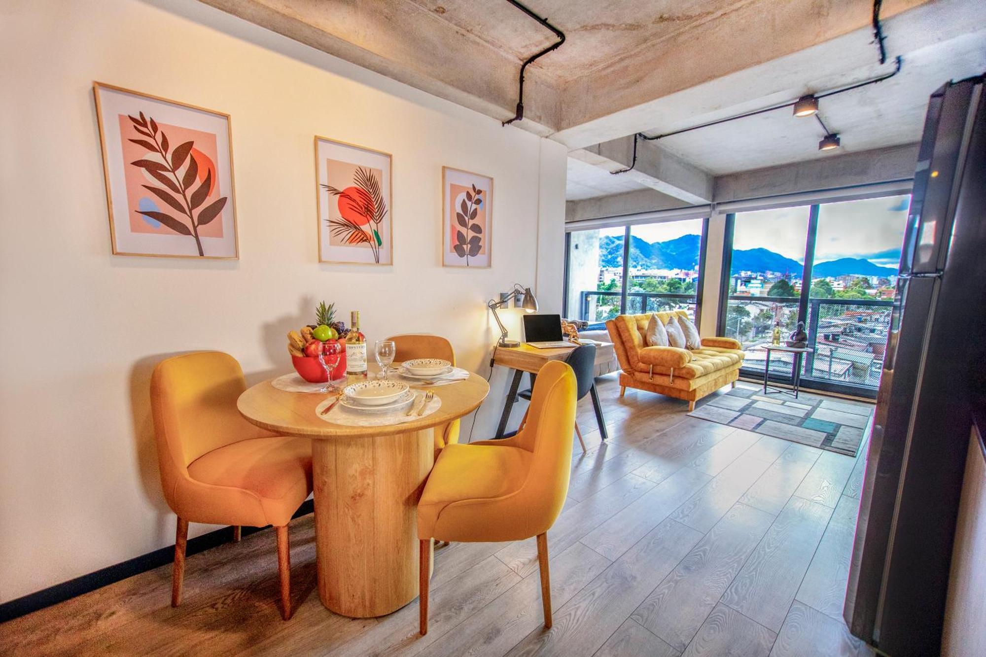 Skyline - Elegant Living With Coworking & Scenic Views Apartment *