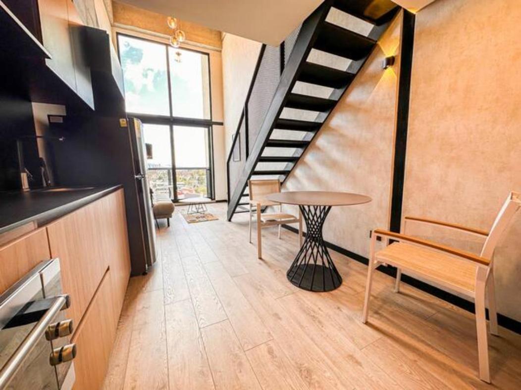 Apartment Skyline - Elegant Living With Coworking & Scenic Views *