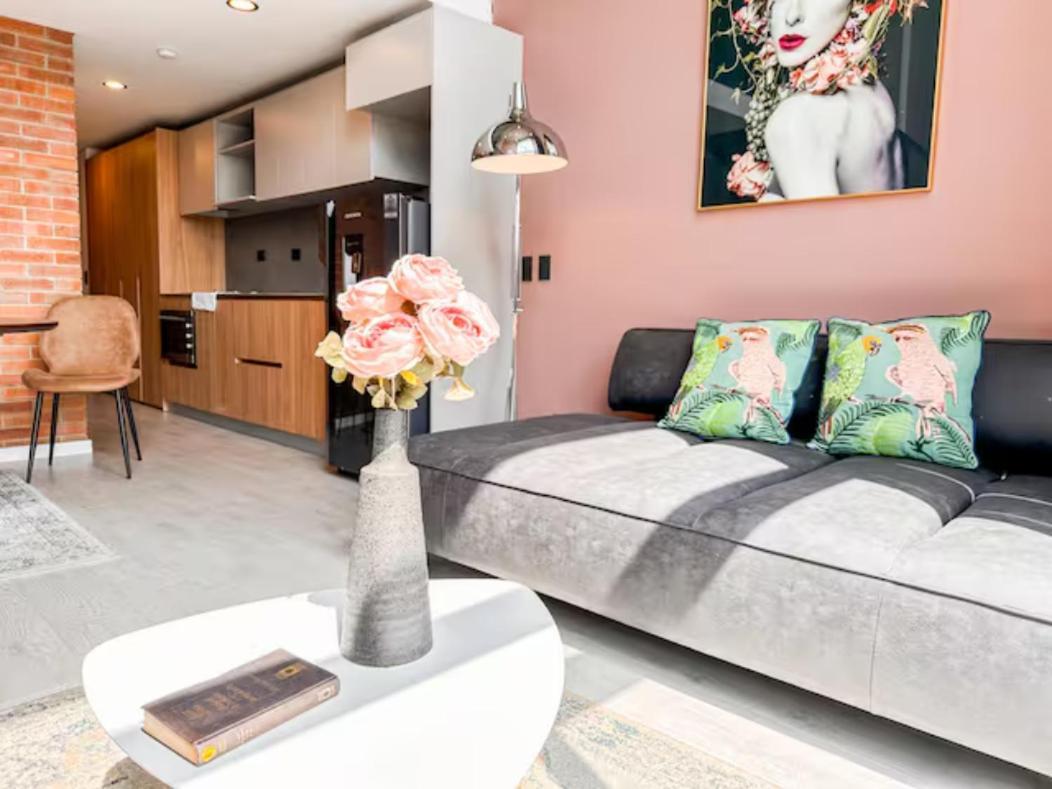 Skyline - Elegant Living With Coworking & Scenic Views Apartment *