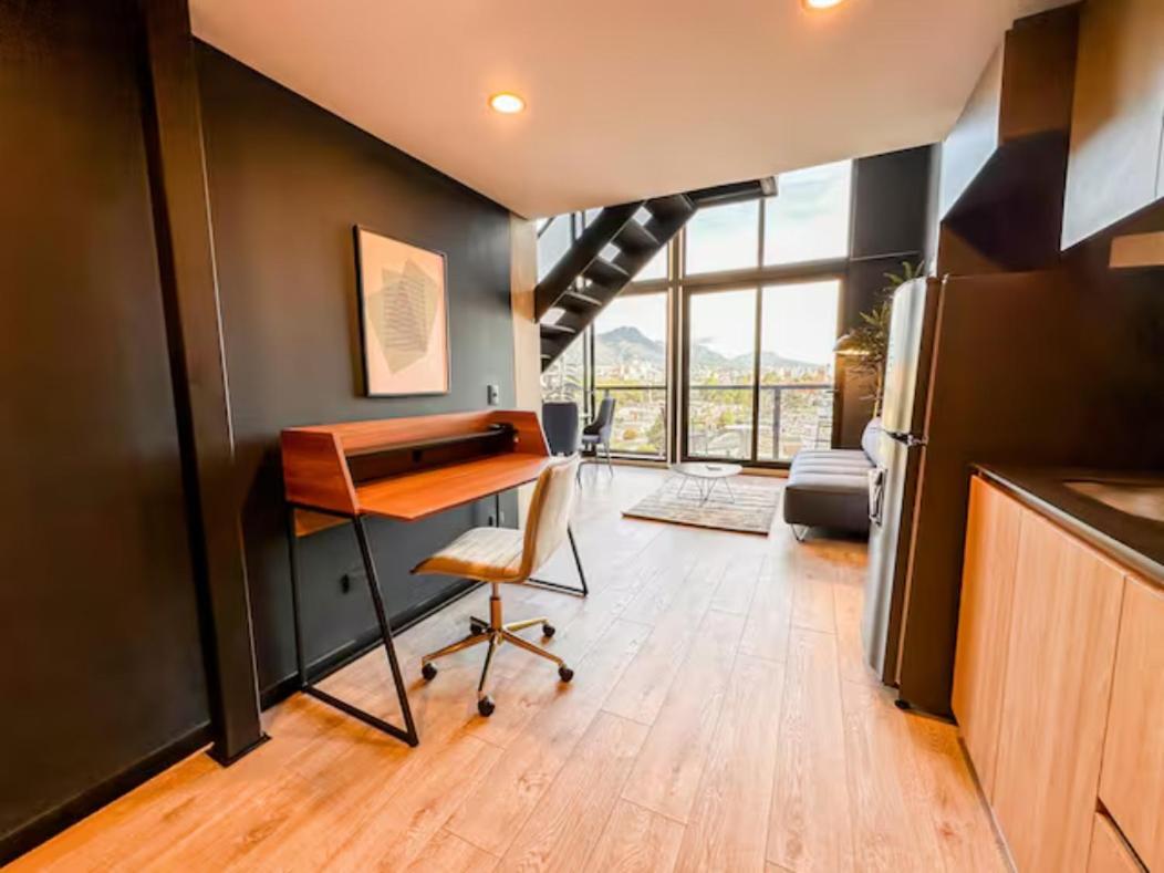 Skyline - Elegant Living With Coworking & Scenic Views Apartment