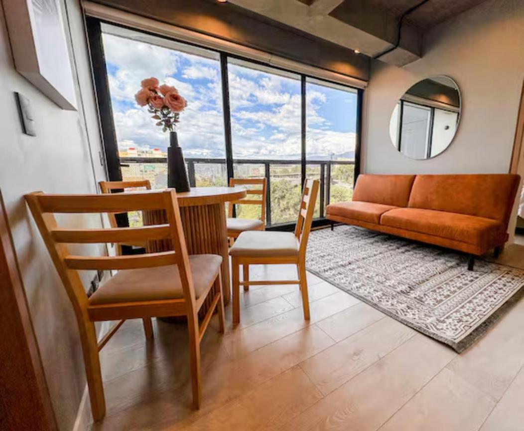 Apartment Skyline - Elegant Living With Coworking & Scenic Views *