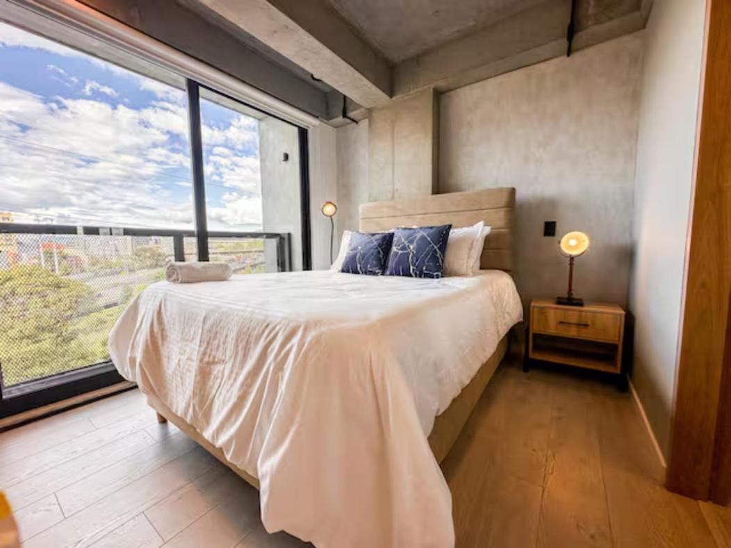 Apartment Skyline - Elegant Living With Coworking & Scenic Views
