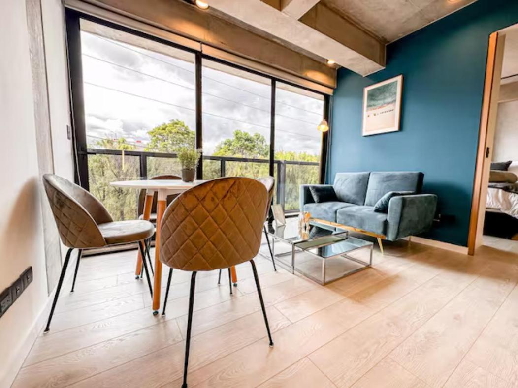 Apartment Skyline - Elegant Living With Coworking & Scenic Views *