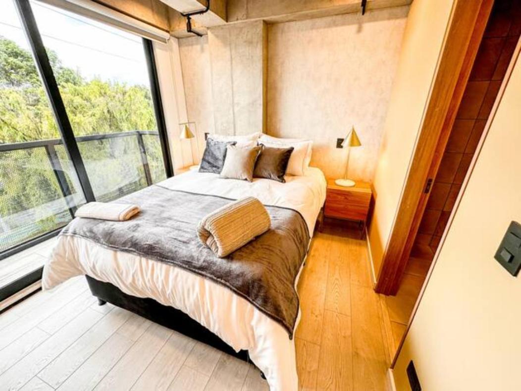 Skyline - Elegant Living With Coworking & Scenic Views Apartment *